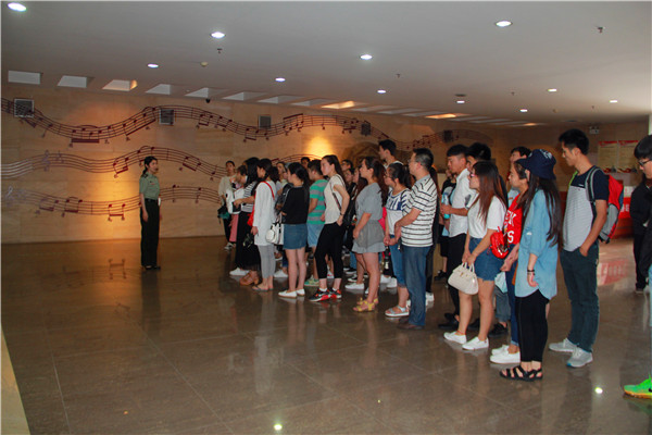 beat365官网学生党员赴鄂豫皖革命纪念馆开展“两学一做”党日活动