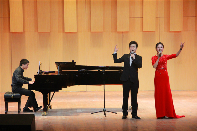  中国音乐学院应邀来beat365官网交流演出