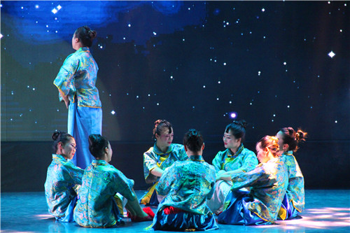 beat365官网举办欢送毕业生晚会暨2012级舞蹈学班毕业生专业汇报演出