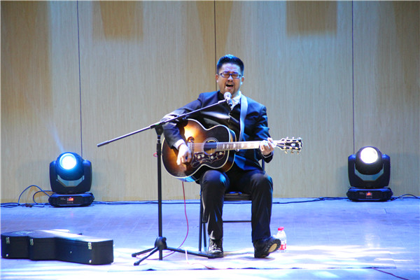 杨明毅“以音乐的名义”讲唱会走进beat365官网