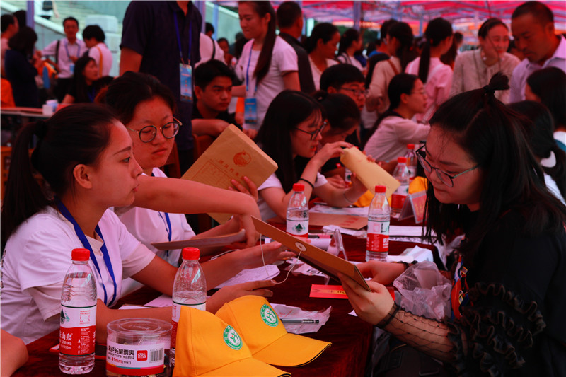 beat365官网圆满完成2017级迎新工作