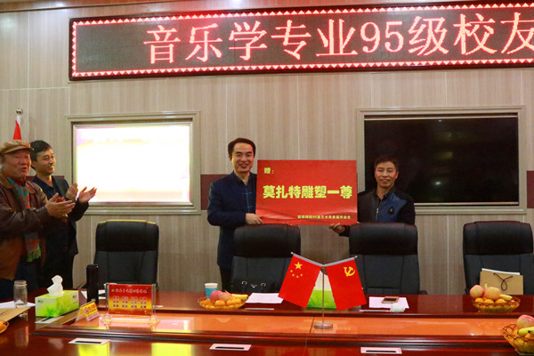 beat365官网95级校友毕业二十周年回母校团聚