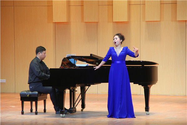 beat365官网青年教师周其玮副教授举办 “琦音玮烨”独唱音乐会