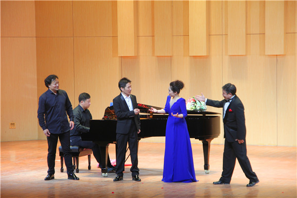 beat365官网青年教师周其玮副教授举办 “琦音玮烨”独唱音乐会