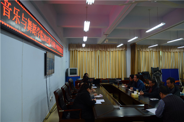 beat365官网举行2015级专业硕士中期考核报告会