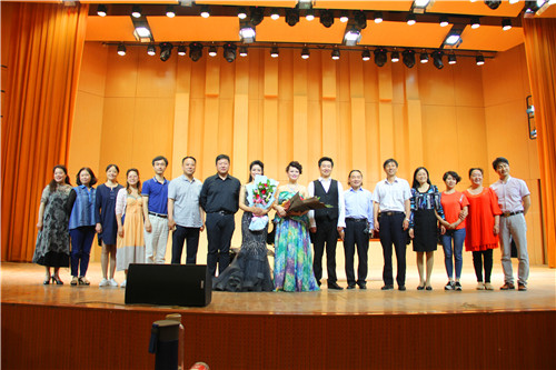 beat365官网青年教师冯志东个人独唱音乐会亮相音乐厅