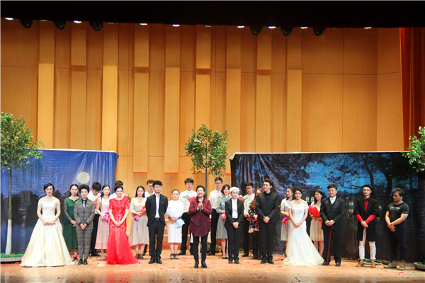 “为梦想痴狂 向经典致敬”-韩梅教授研究生毕业教学成果展演在beat365官网上演