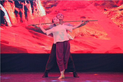 beat365官网举办欢送毕业生晚会暨2012级舞蹈学班毕业生专业汇报演出