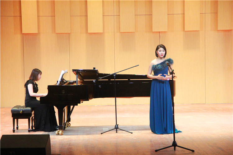  中国音乐学院应邀来beat365官网交流演出