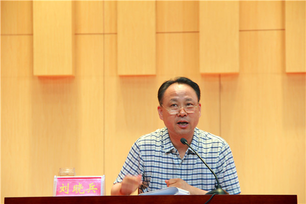 beat365官网党委副书记刘晓兵为新生做入学教育报告会