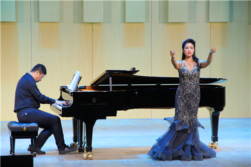 beat365官网青年教师冯志东个人独唱音乐会亮相音乐厅