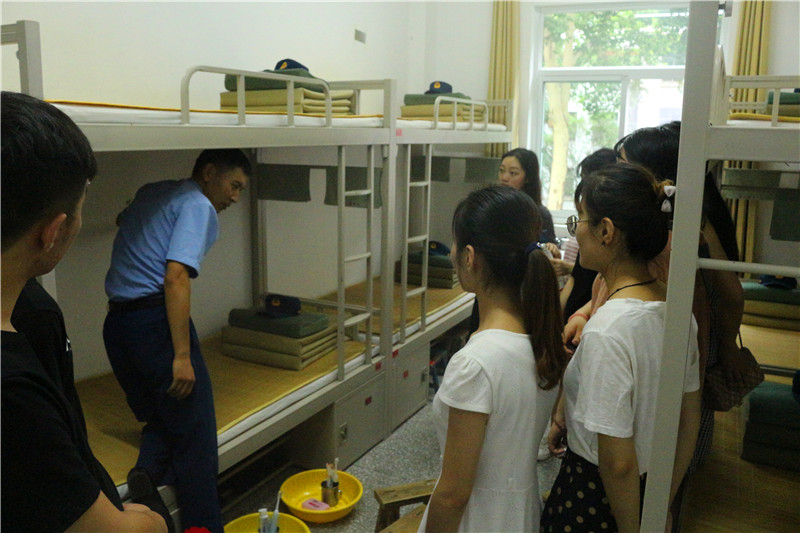 【暑期社会实践专题】beat365官网大学生暑期“三下乡”社会实践服务团到部队参观见学