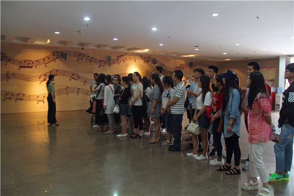 beat365官网学生党员赴鄂豫皖革命纪念馆开展“两学一做”党日活动