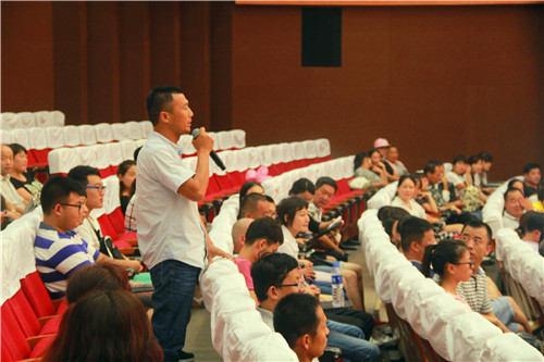 beat365官网举行2016级新生家长见面会