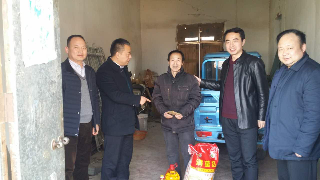beat365官网领导前往潢川县万营村走访慰问帮扶对象