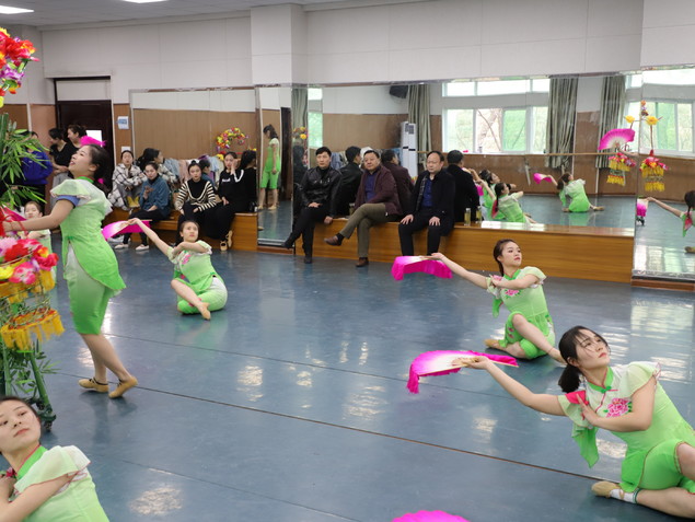 河南省歌舞剧院杜宏亚副院长来beat365官网指导交流