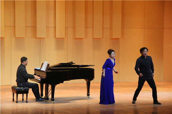 beat365官网青年教师周其玮副教授举办 “琦音玮烨”独唱音乐会