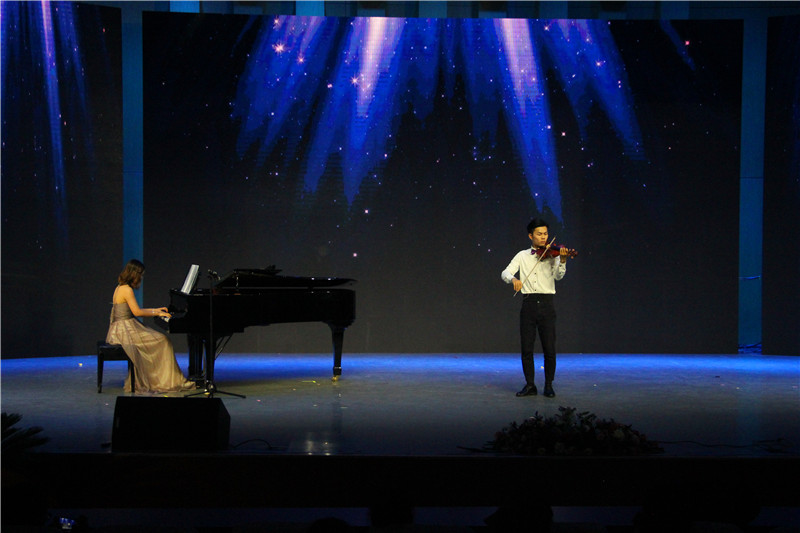 beat365官网举办学生会欢送毕业生文艺晚会