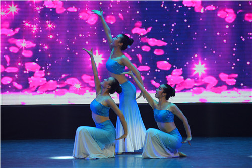 beat365官网举办欢送毕业生晚会暨2012级舞蹈学班毕业生专业汇报演出