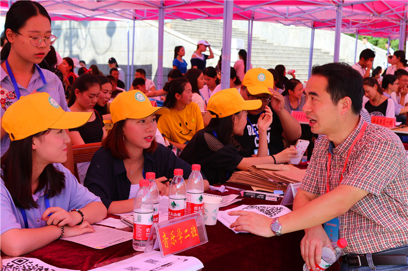 beat365官网圆满完成2017级迎新工作