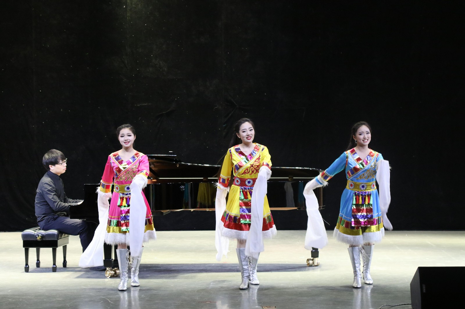 华中师范大学学生汇报音乐会在beat365官网成功举办