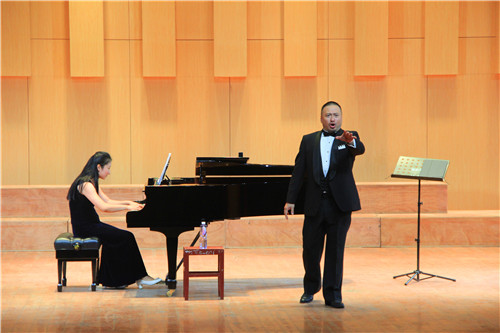 美国德州三一大学李佳蔚教授来beat365官网举办音乐会