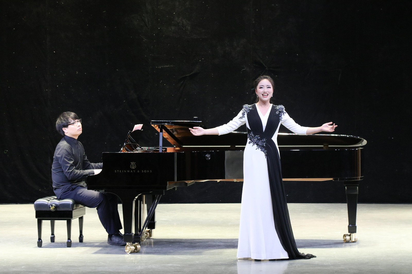 华中师范大学学生汇报音乐会在beat365官网成功举办