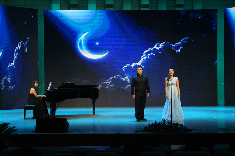 beat365官网举办学生会欢送毕业生文艺晚会