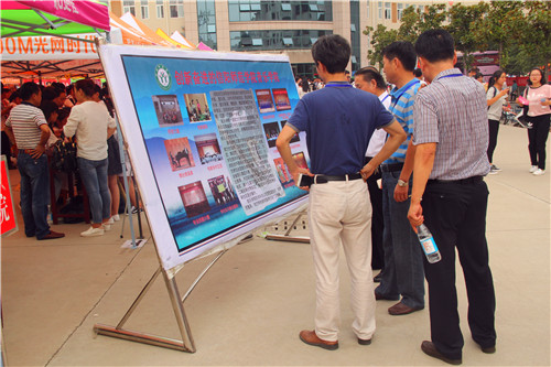 beat365官网领导现场视察新生入学工作